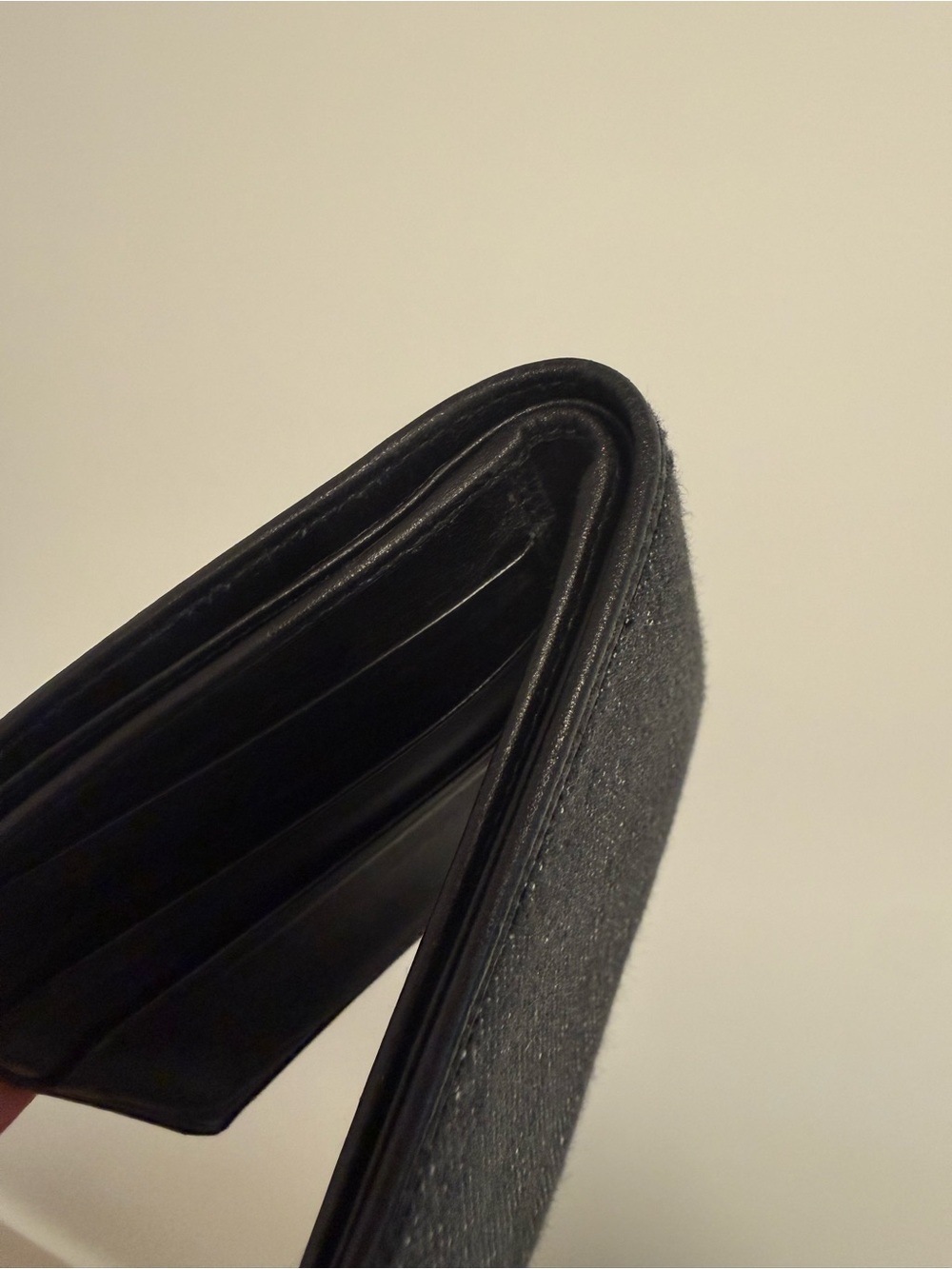 Authentic Gucci Men's Black Bi-Fold Wallet - Classic Canvas - Picture 5 of 8